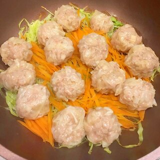 楽しいキャンプ料理♪フライパンで蒸ししゅうまい